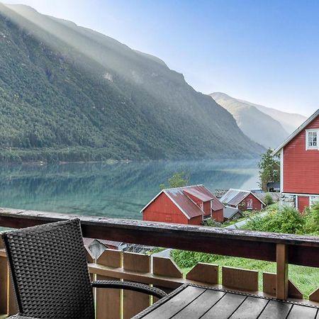 Cabin Alongside The Beautiful Fjaerlandsfjord Exteriör bild