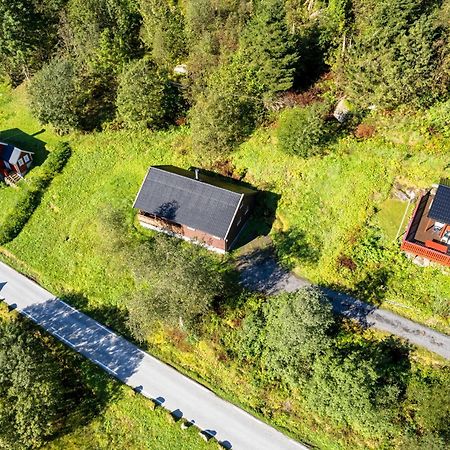 Cabin Alongside The Beautiful Fjaerlandsfjord Exteriör bild